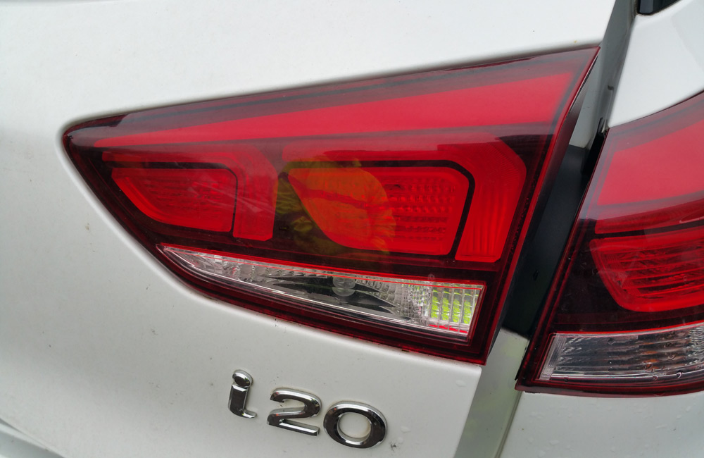 Hyundai I20 MPI SE Rear light on tailgate driver side rear